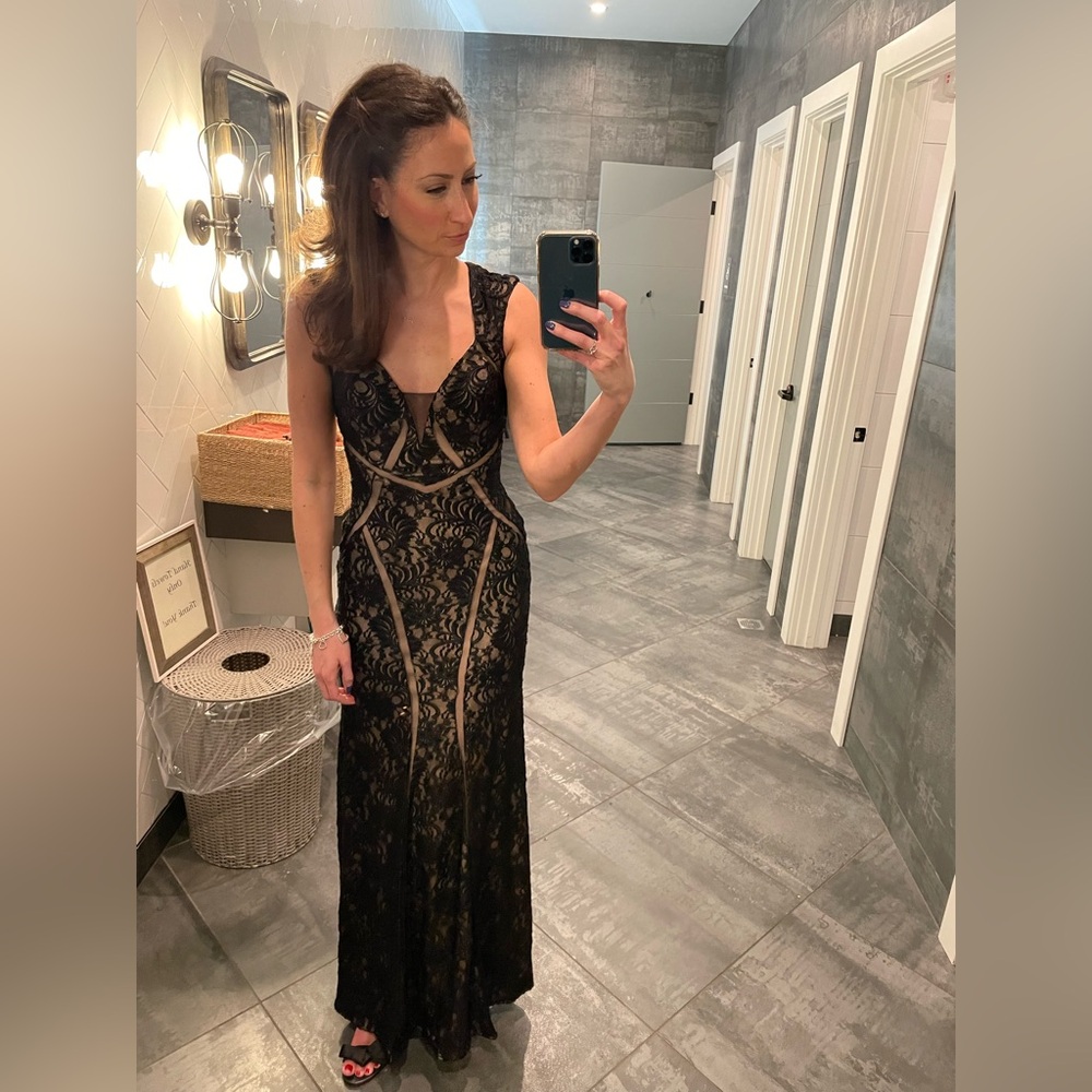 Elegant Black Lace Evening Gown